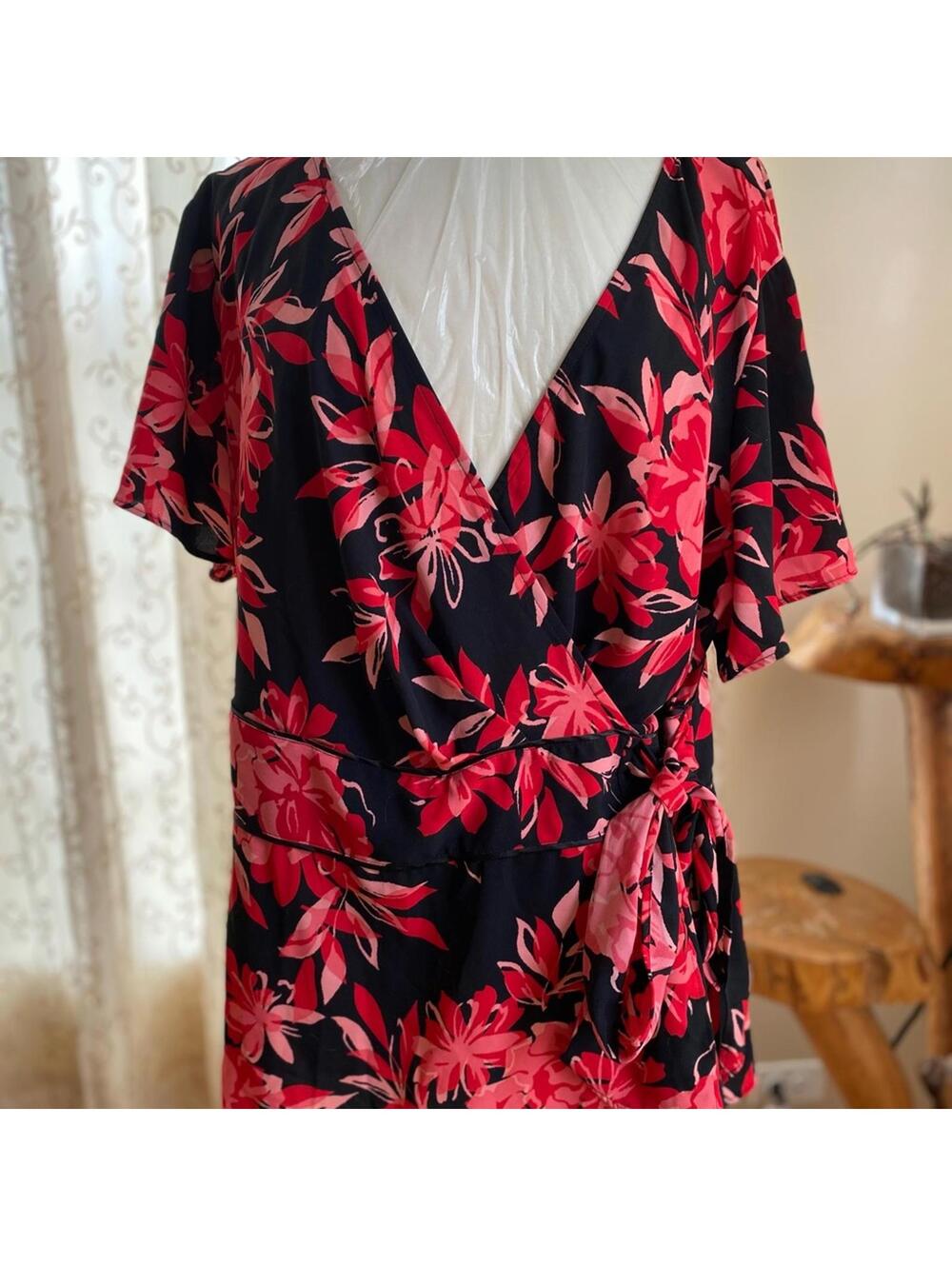 Covington Woman Floral Wrap Dress with Tie Waist in Black and Red Size 24W